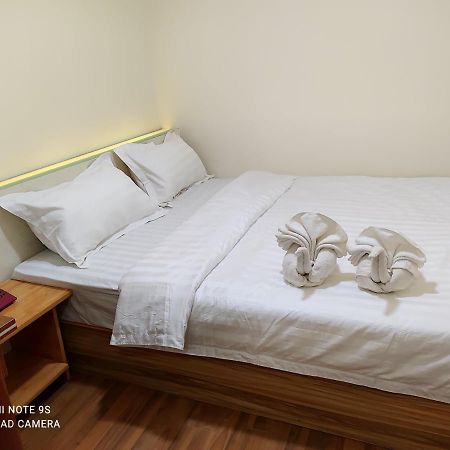 November Hostel Yangon Extérieur photo