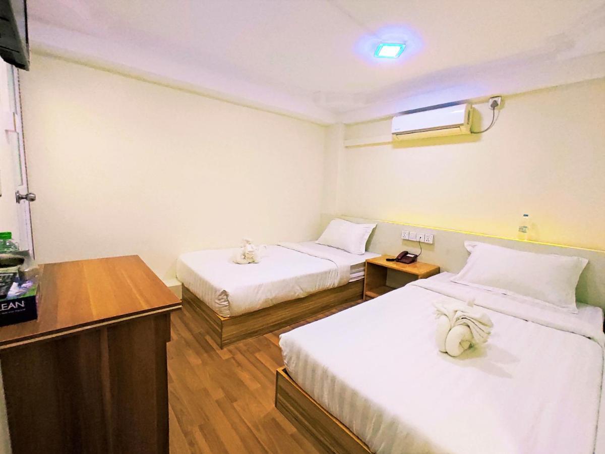 November Hostel Yangon Extérieur photo