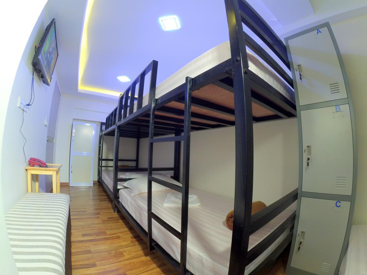 November Hostel Yangon Extérieur photo